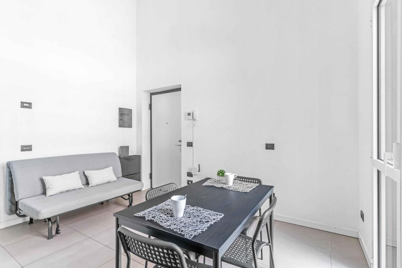 Cos54 - Exclusive Apartment With Garden In Milan Exterior photo